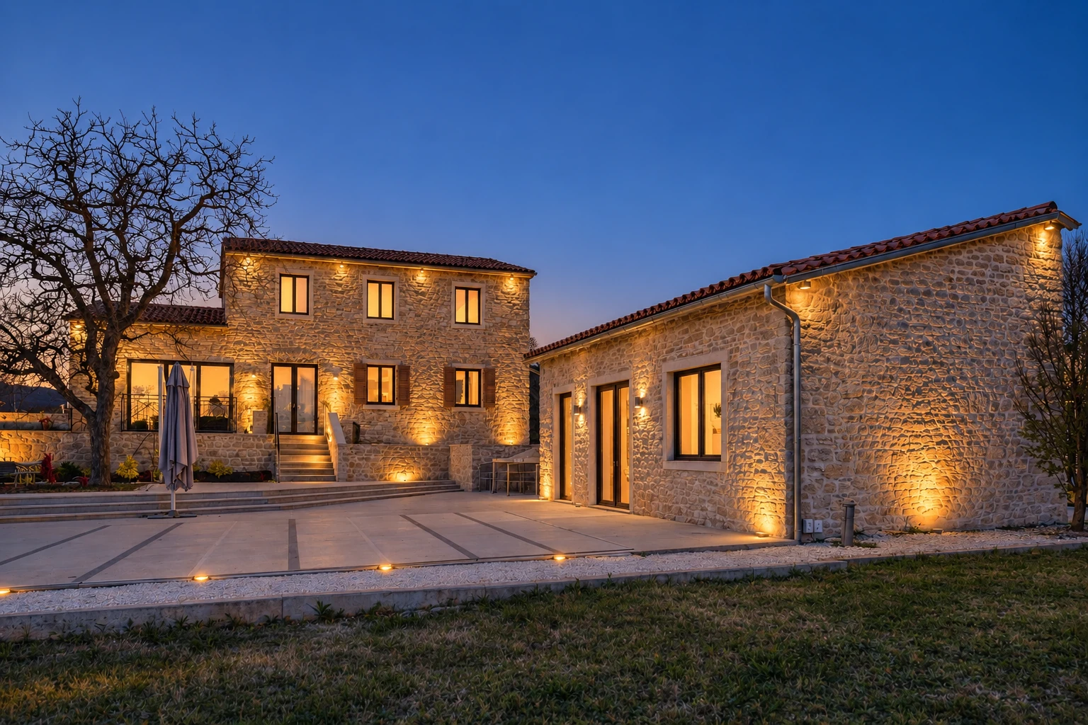 Završena kuća u predvečerje